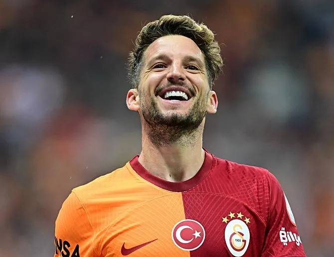 Napoli kariyerine göz kırptı