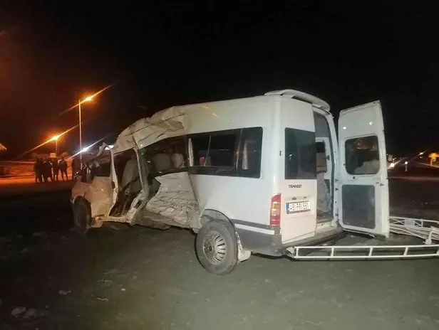 kayseride-tarim-iscilerini-tasiyan-minibus-kaza-yapti-19-yarali-1631040097621.jpeg Kayseri'de tarım işçilerini taşıyan minibüs kaza yaptı! 19 yaralı-1