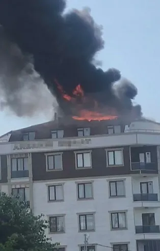 İstanbul'da korkutan yangın! Küle döndü