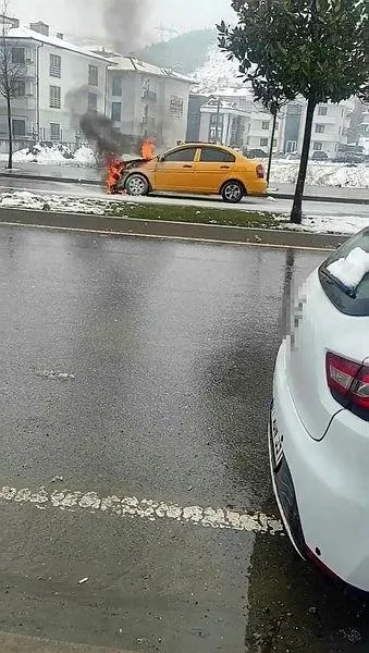 Sakarya'da yürek burkan olay: Ekmek teknesi alevlere teslim olunca çaresizce söndürmeye kalktı-2