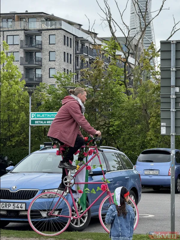 2024 Eurovision Şarkı Yarışması'nın finalinin başlamasına saatler kala on binlerce kişi soykırımcı İsrail'i protesto etti - 2