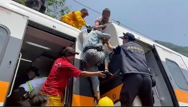 SON DAKİKA: Tayvan'da büyük felaket! Hualien bölgesinde tren raydan çıktı: 36 ölü, 60 yaralı-5