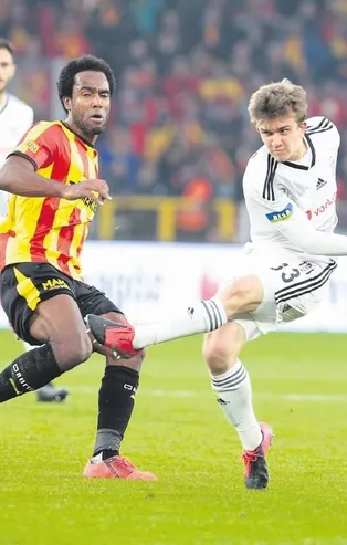 18 yaşındaki Rıdvan büyük alkış aldı