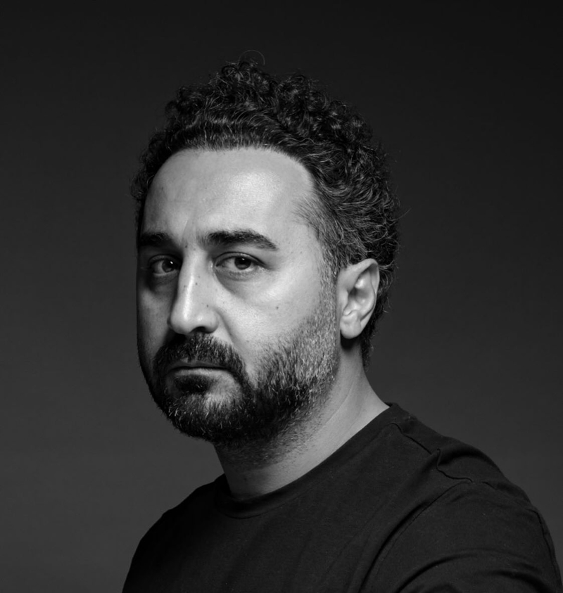 Güldür Güldür’ün Onur Buldu’nun sessiz sedasız evlendiği öğretmen eşine bakın! Kızının annesi hayran bıraktı: “Çok güzel bir aile”-5