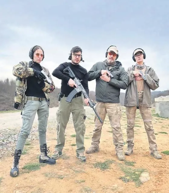 meryem-uzerli-kasildi-son-paylasimi-sosyal-medyayi-salladi-1680558282337.jpeg Meryem Uzerli 'kas'ıldı! Son paylaşımı sosyal medyayı salladı-7
