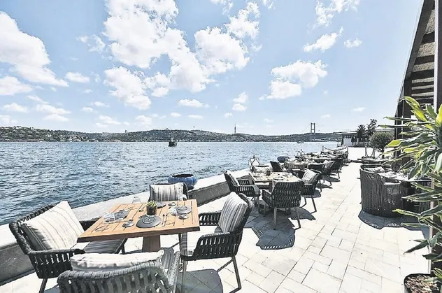 İstanbul Boğazı’ndaki lüks bir mekanın peçe ve başörtüsü takan müşterileri içeri almadığı iddia edildi
