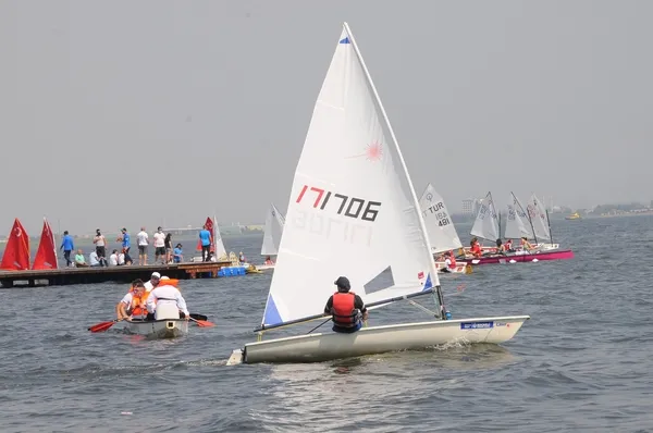 ak-partinin-ucan-adam-gosterisi-buyuk-ilgi-cekti-1624722618572.jpg AK Parti'nin "Uçan Adam" gösterisi büyük ilgi çekti-3