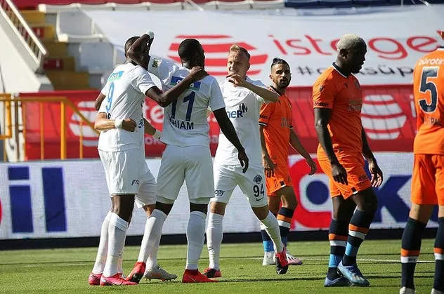 Kasımpaşa son haftada Başakşehir'i devirdi!