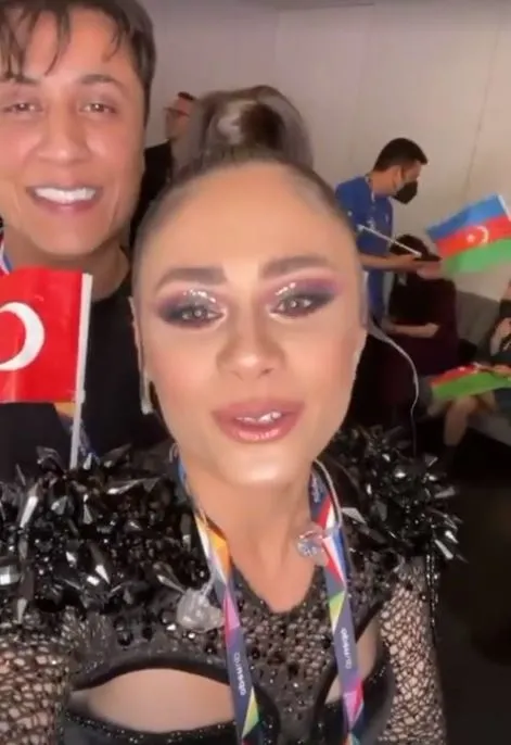 eurovisionda-yarisan-azerbaycan-ekibinden-demet-akalina-tesekkur-videosu-kulisten-bakin-nasil-seslendi-1621723135301.jpg