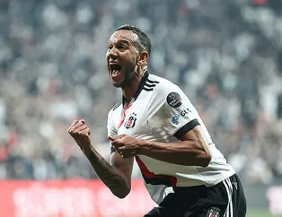 Beşiktaş’ın yıldız ismi Josef de Souza gönülleri fethetti! Dar gelirli vatandaşa Ramazan kolisi