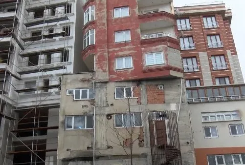Çok konuşulan o bina yıkılıyor