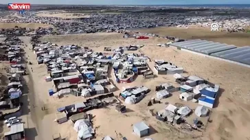 Gazzeliler mezarlıklarda boş yer kalmadığı için yakınlarını tarım arazilerine defnediyor