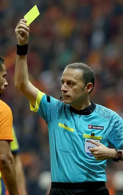 Cüneyt Çakır'dan derbi itirafı