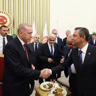 Başkan Erdoğan ve Özgür Özel TBMM resepsiyonunda ne konuştu? İşte Erdoğan-Özel konuşmasının detayları!