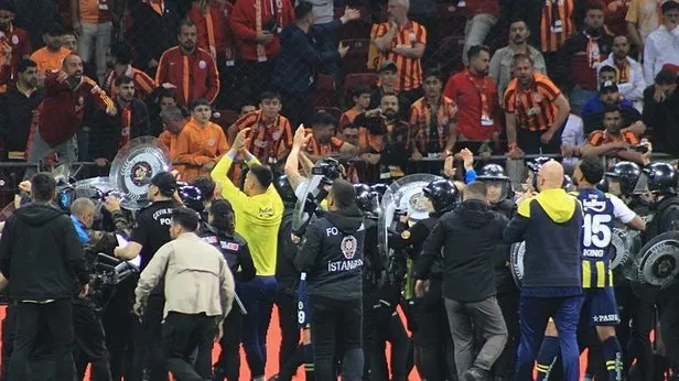 ÖZEL | Galatasaray - Fenerbahçe derbisi sonrası İrfan Can Eğribayattan olay hareket!