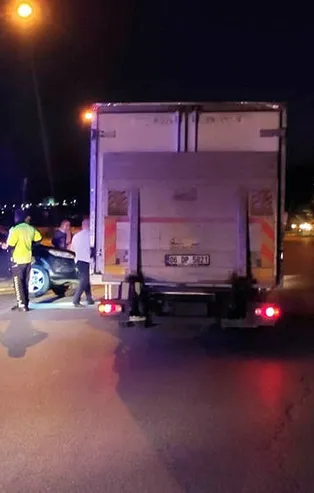 Otomobil ile kamyonet çarpıştı: 4'ü çocuk 7 yaralı