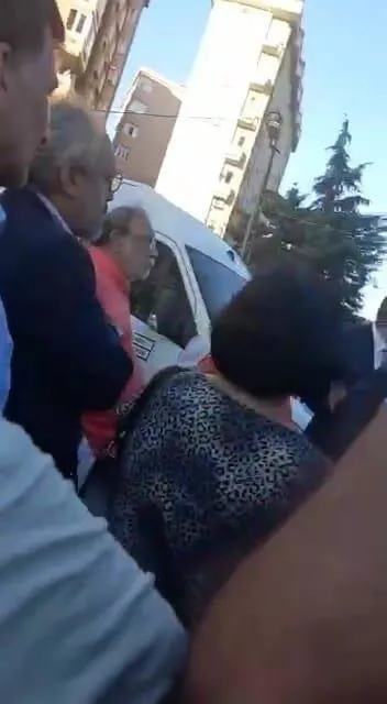 CHP'li Kadıköy Belediyesi'nde skandal! Başkan yardımcısı vatandaşı tekmeledi-4