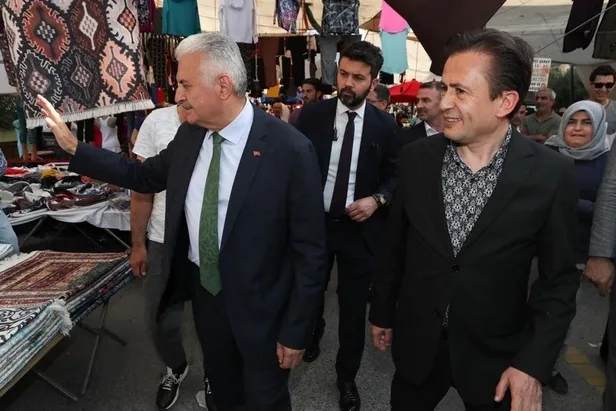 Binali Yıldırım Tuzla'da pazar esnafını ziyaret etti-1