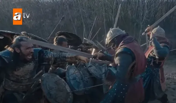 kara-saman-togay-geliyor-kurulus-osman-48-bolum-2-fragmaninda-tasallut-oluyor-basina-corap-orecek-1614671678713.jpg Kara Şaman Togay geliyor! Kuruluş Osman 48. bölüm 2. fragmanında tasallut oluyor başına çorap örecek-4