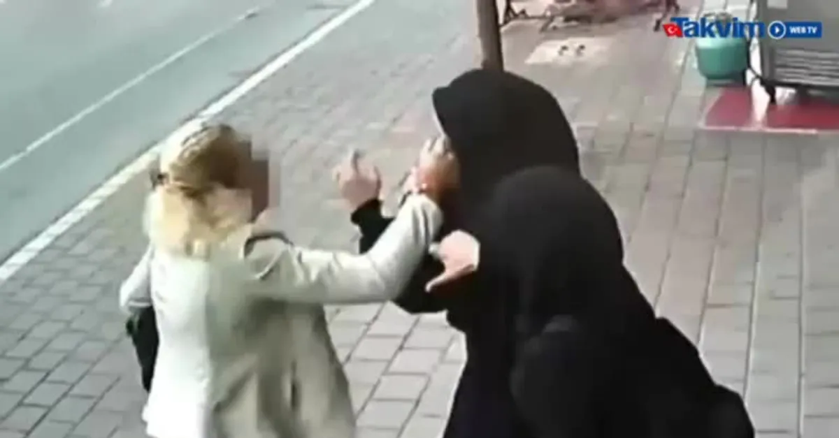 Adana'da tesettürlü kadına alçak saldırı