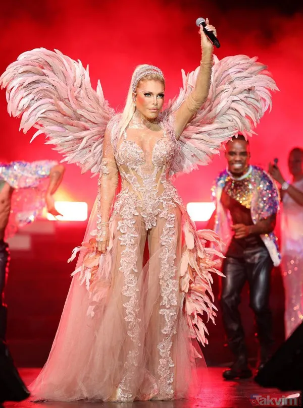 77 yaşındaki Ajda Pekkan'ın son halini görenler dönüp bir daha baktı! Yeniden estetik yaptırıp bir de photoshopun dozunu kaçırınca... - 3