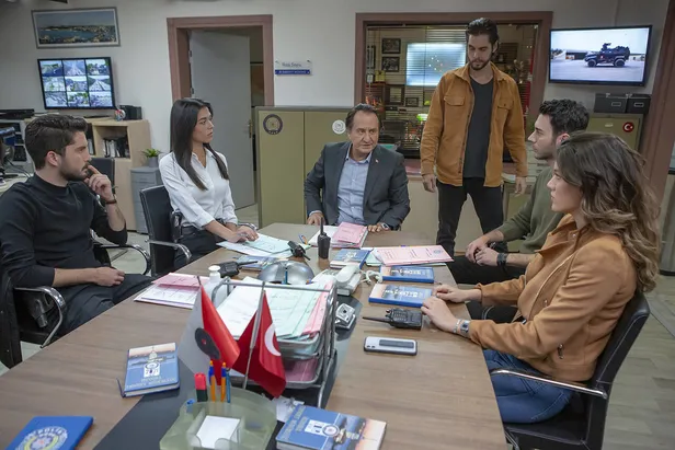 arka-sokaklarin-mimari-olan-ismin-ayrilik-iddialara-net-yanit-bu-kelimelerle-her-sey-yalanlandi-1638787146851.jpg Bu kelimelerle her şeyi yalanlandı! Arka Sokaklar'ın mimarı olan ismin ayrılık iddialara net yanıt!-6