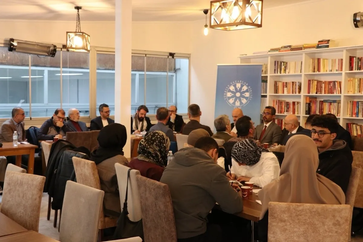 tyb-abd-israil-iran-gerilimini-masaya-yatirdi-1777054319255.jpeg Türkiye Yazarlar Birliği ABD/İsrail-İran gerilimini masaya yatırdı! “Gerçeklikle kehanetlerin birbirine karıştığı” süreç vurgusu-3