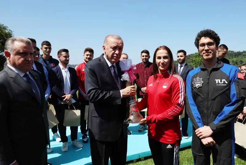 Başkan Erdoğan'dan '19 Mayıs Gençlik Buluşması'nda önemli açıklamalar | 'Kenetlenin' çağrısı... "Kardeşlik hukukunuzu geliştirin"-9