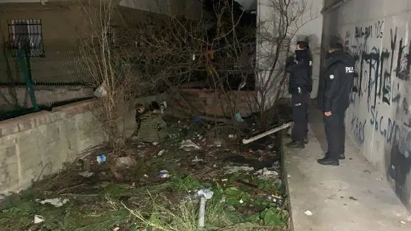 SON DAKİKA: Sancaktepe'de polis kapıyı çalınca camdan atlayan iki kişinin bacağı kırıldı-4