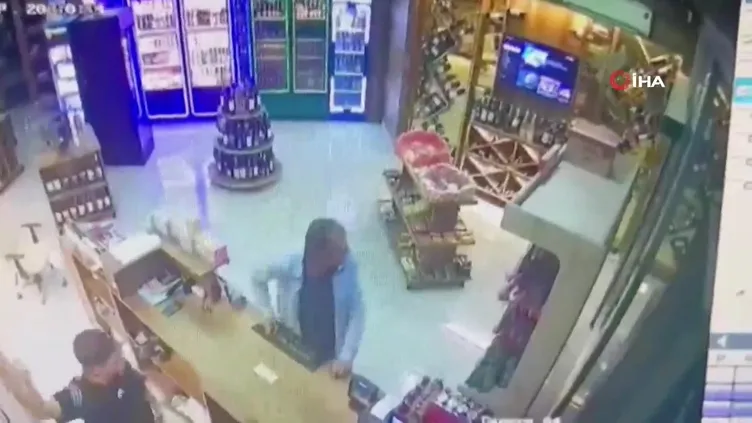 Husumetli olduğu akrabasına tekel bayisinde böyle kurşun yağdırdı!