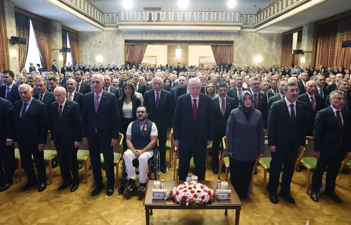 baskan-erdogandan-tbmmde-yeni-feto-uyarisi-tehlike-hala-devam-ediyor-gardimizi-dusurmeyecegiz-1784131613222.jpeg Başkan Erdoğan’dan TBMM’de yeni FETÖ uyarısı: Tehlike hâlâ devam ediyor gardımızı düşürmeyeceğiz!-3