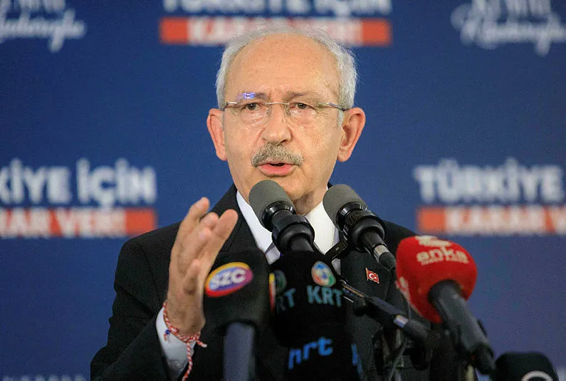 Hukuksuz SMS gönderimine AK Parti’den sert tepki