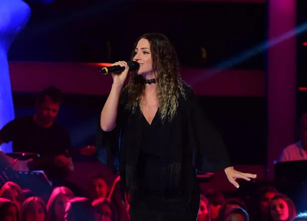 yansi-dilan-ozcolpan-kimdir-kac-yasinda-oses-turkiye-yarismacisiyla-unlu-olan-sarkici-yansi-dilan-ozcolpan-ner-1649863852901.jpg O Ses Türkiye yarışmasıyla ünlü olan şarkıcı Yansı Dilan Özçolpan nereli, mesleği ne? Yansı Dilan Özçolpan kimdir, kaç yaşında?-3