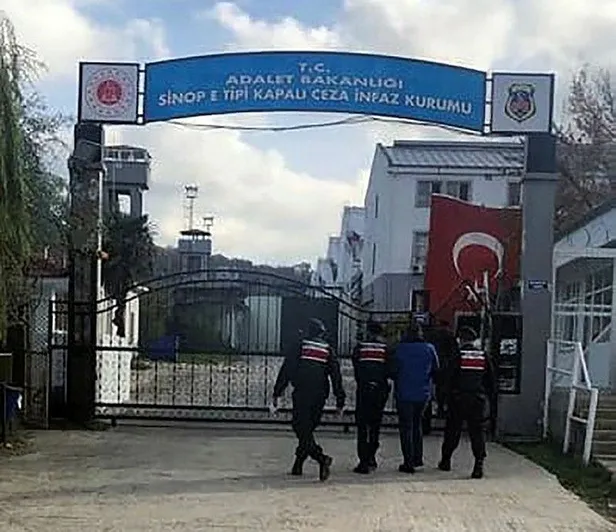sinopta-firari-feto-hukumlusu-yakalanarak-cezaevine-teslim-edildi-1669750360016.jpeg Sinop’ta firari FETÖ hükümlüsü yakalanarak cezaevine teslim edildi-2