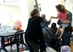İsrail polisi Arap aileye böyle saldırdı