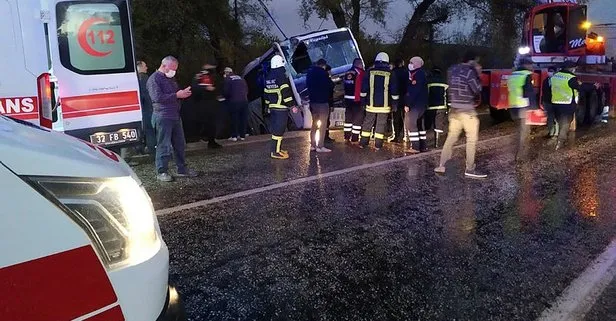 Isparta'da midibüsle otomobil çarpıştı