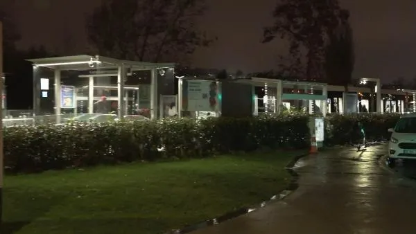 istanbullun-bitmeyen-ulasim-cilesi-eminonu-alibeykoy-tramvay-hattinda-ariza-vatandaslar-magdur-oldu-1702061966527.jpeg İstanbullunun bitmeyen ulaşım çilesi! Eminönü-Alibeyköy Tramvay Hattı'nda arıza | Vatandaşlar isyan etti: 3 günde bir tramvay bozuluyor-4