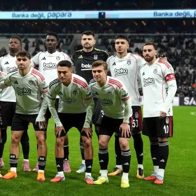 Kartal moral arıyor