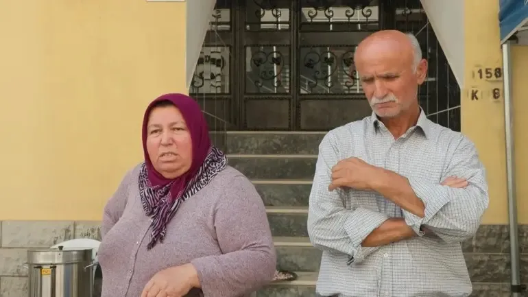 pendikte-markete-giden-adam-site-bahcesinde-oldu-1786565580763.jpeg Pendik’te “Markete gidiyorum” diyerek evden çıktı: 43 yaşındaki Mutlu Temiz site bahçesinde hayatını kaybetti-3