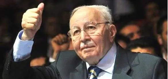Başbakan Necmettin Erbakan, tarikat tartışmalarının yoğunlaştığı bir sırada, 51 tarikat ve cemaat liderine iftar yemeği verdi.