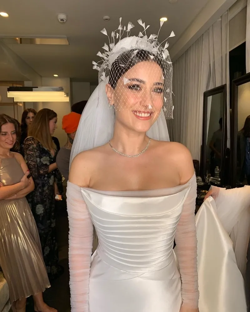 2-cocuk-annesi-hazal-kayanin-zayiflama-sirri-33luk-oyuncu-bu-sayede-36-beden-hic-bana-gore-degil-demisti-1709125834129.jpg 2 çocuk annesi Hazal Kaya'nın zayıflama yöntemi! 33'lük oyuncu bu sayede 36 beden! "Bana göre değil" demişti...-3