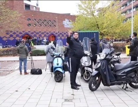 Amsterdam’da ilk kez ezan sesi! Herkes telefonuna sarıldı