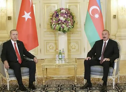Cumhurbaşkanı Erdoğan Azerbaycan’da resmi törenle karşılandı