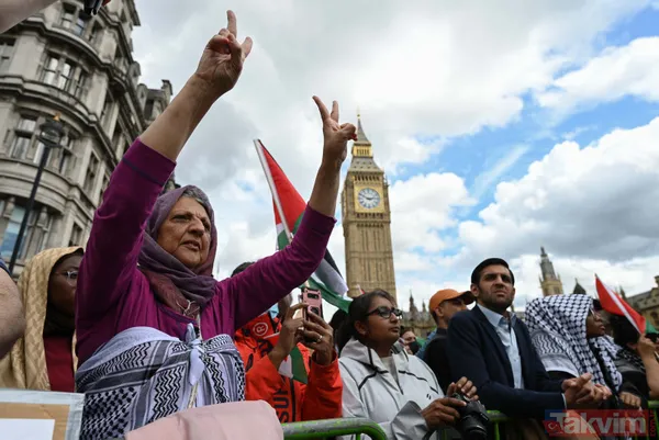 İngiltere'de on binlerce kişi Filistin için tek ses oldu: Gazze'de soykırıma son verin - 16