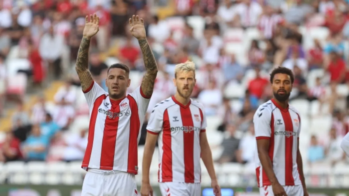 Sivasspor'un yıldızı Rey Manaj sakatlandı! İşte oynayamayacağı süre