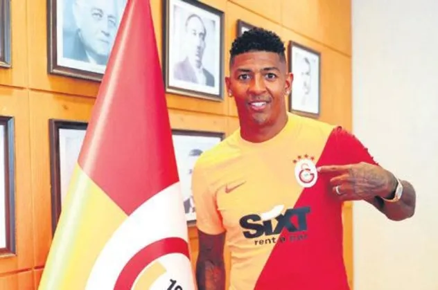 Van Aanholt Galatasaray'a imzayı attı