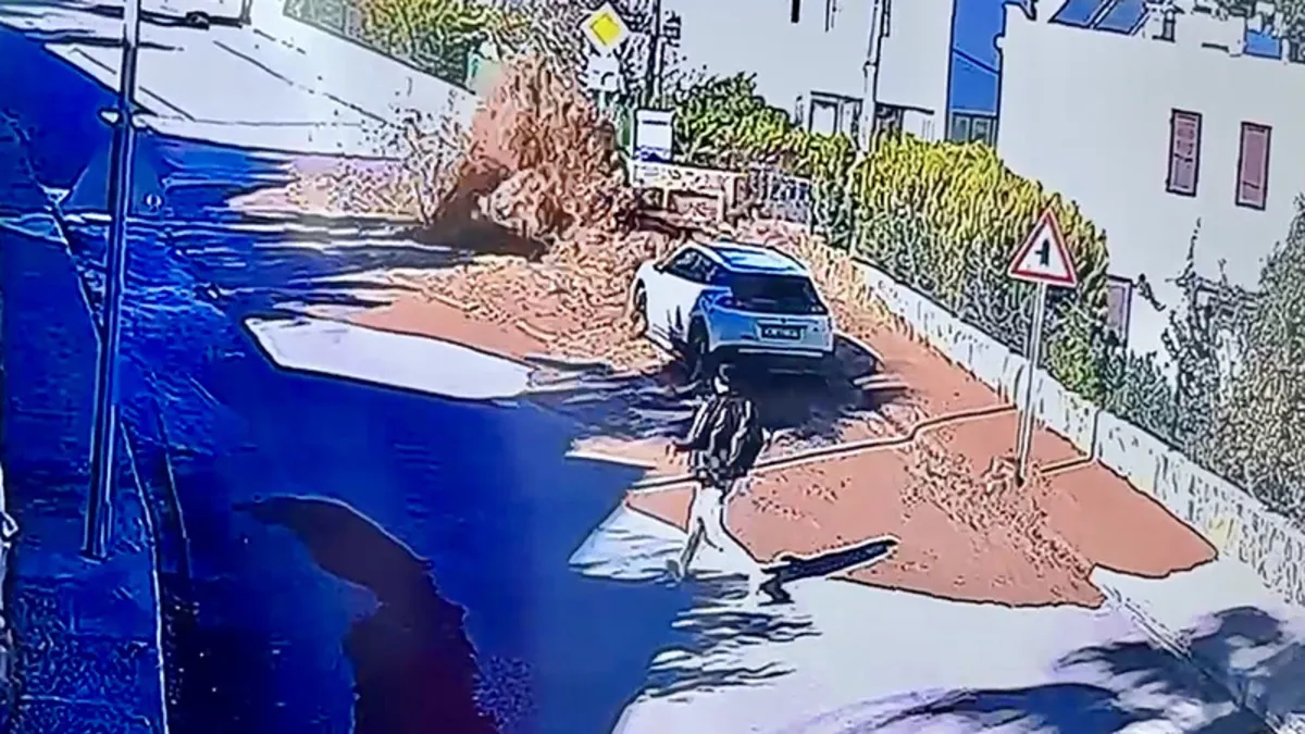 Bodrum'da isale hattı patladı: O anlar kameralara yansıdı