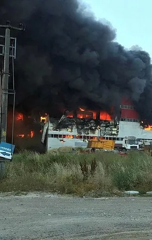 SON DAKİKA: Kocaeli'de bir fabrika alevlere teslim oldu