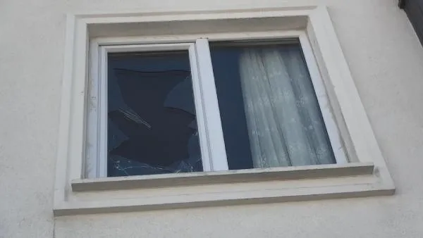 SON DAKİKA: Esenyurt'ta gece yarısı şoke eden olay: Hırsızlar kendilerine şişe atan komşuya taşla karşılık verdi-6