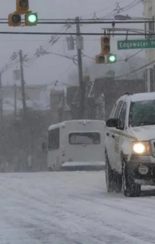 ABD'de etkili olan kar fırtınası hayatı olumsuz etkiledi: 2 bin 300 uçuş iptal edildi